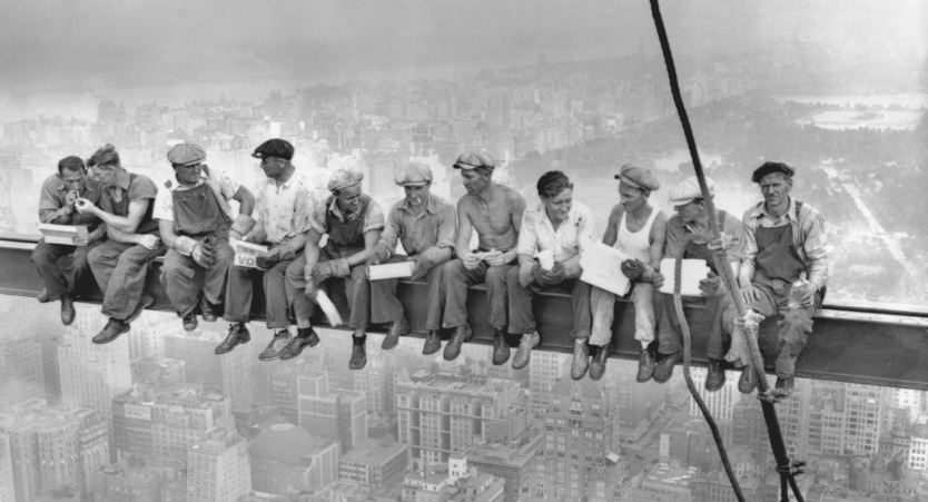 Punëtorët e ndërtimit rikthejnë foton ikonike të vitit 1932