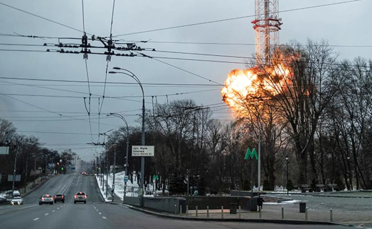 Forcat bombardojnë infrastrukturën energjetike, Ukraina thirrje qytetarëve të kufizojnë energjinë