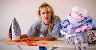 Vëmendje e madhe! Këto janë gabimet që bëjnë shumica e njerëzve kur hekurosin