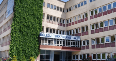 Mbyllja e kolegjit “Mehmet Akif”, Gjykata Administrative shtyn seancën