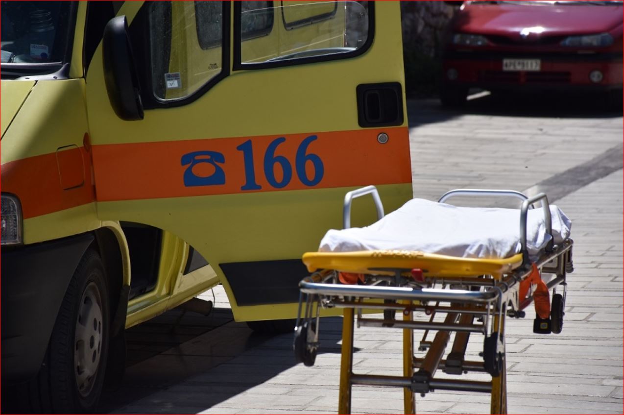 Emocionuese, 40-vjeçarja lind në ambulancë rrugës për në maternitet