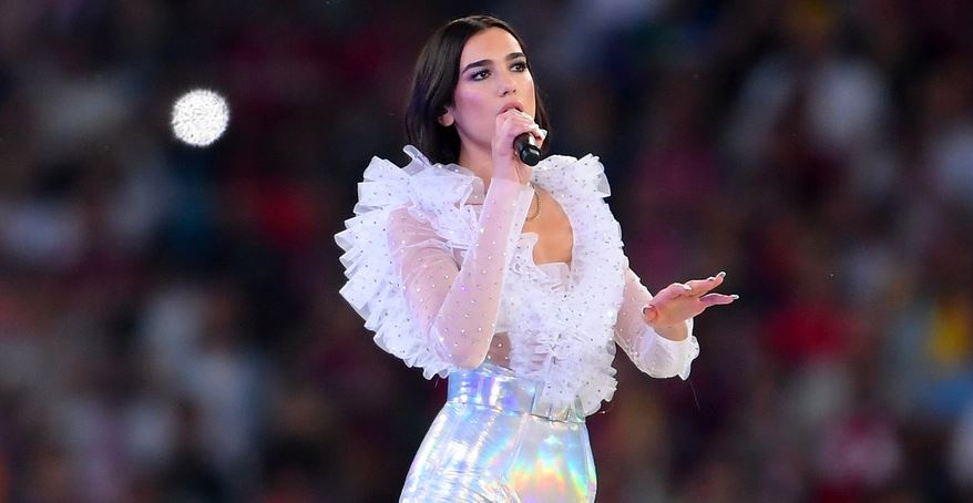 Kupa e Botës mund të hapet nga këngëtarja shqiptare, Dua Lipa