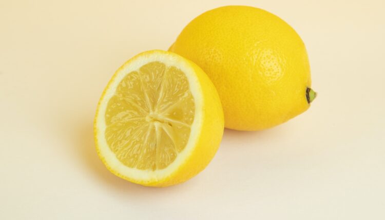 Zbuloni se për çfarë është e mirë lëkura e limonit dhe nuk do ta hidhni më kurrë
