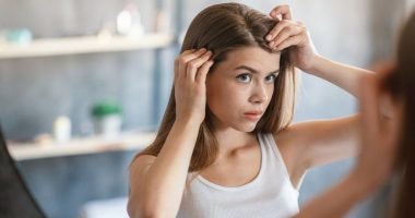 Flokët tregojnë shumë për gjendjen tuaj shëndetësore, 5 shenjat që duhet t’i kushtoni vëmendje