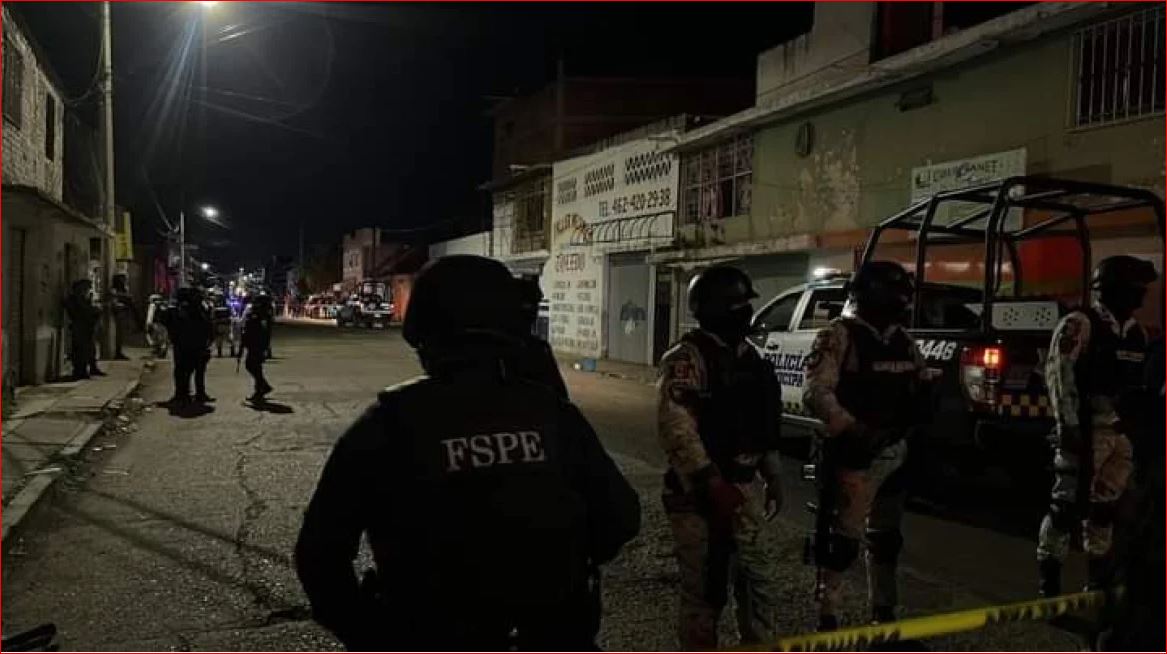 Vijon lufta mes bandave meksikane, të shtëna me armë në një lokal, 12 të vrarë