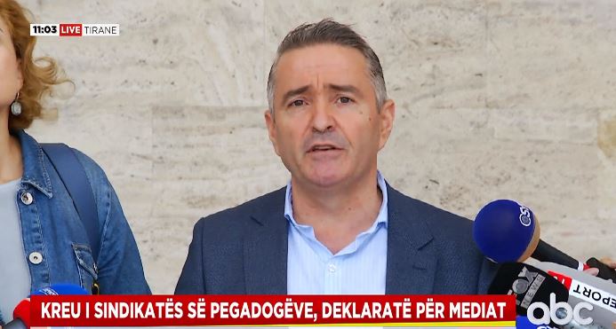 Pedagogët paralajmërojnë protestën e radhës: Nuk negociojmë asnjë qindarkë për rritjen e pagave