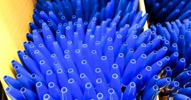 Kjo është arsyeja pse kapakët e stilolapsit kanë vrima