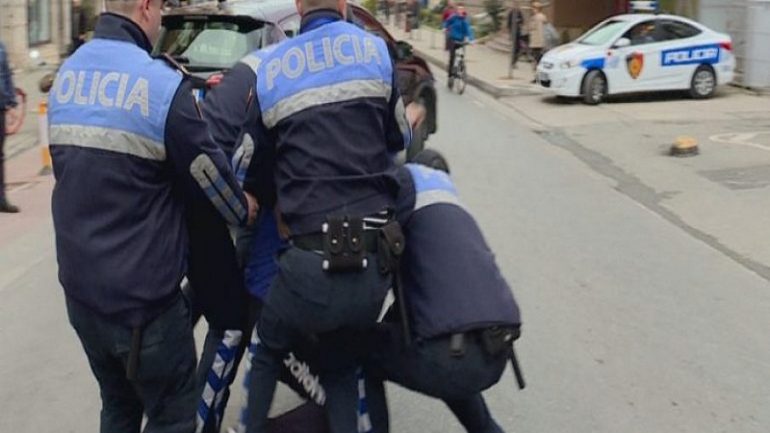 Sherri masiv në Përmet, reagon policia: 3 përfundojnë në spital, 1 në pranga dhe 1 në kërkim