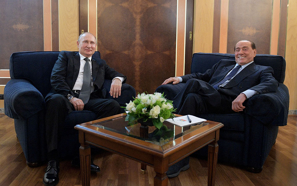 Berlusconi flet për marrëdhënien e tij me Putinin: Kemi shkëmbyer letra, më dhuroi 20 shishe vodka për ditëlindje