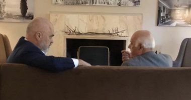 “Burim i pashtershëm urtësie”, Rama e nis javën duke pirë kafe me ish-Presidentin Moisiu