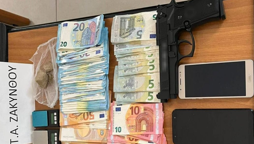 Armë zjarri dhe mbi 4 000 euro në banesë, arrestohet për trafik droge 30-vjeçari në Shqipëri