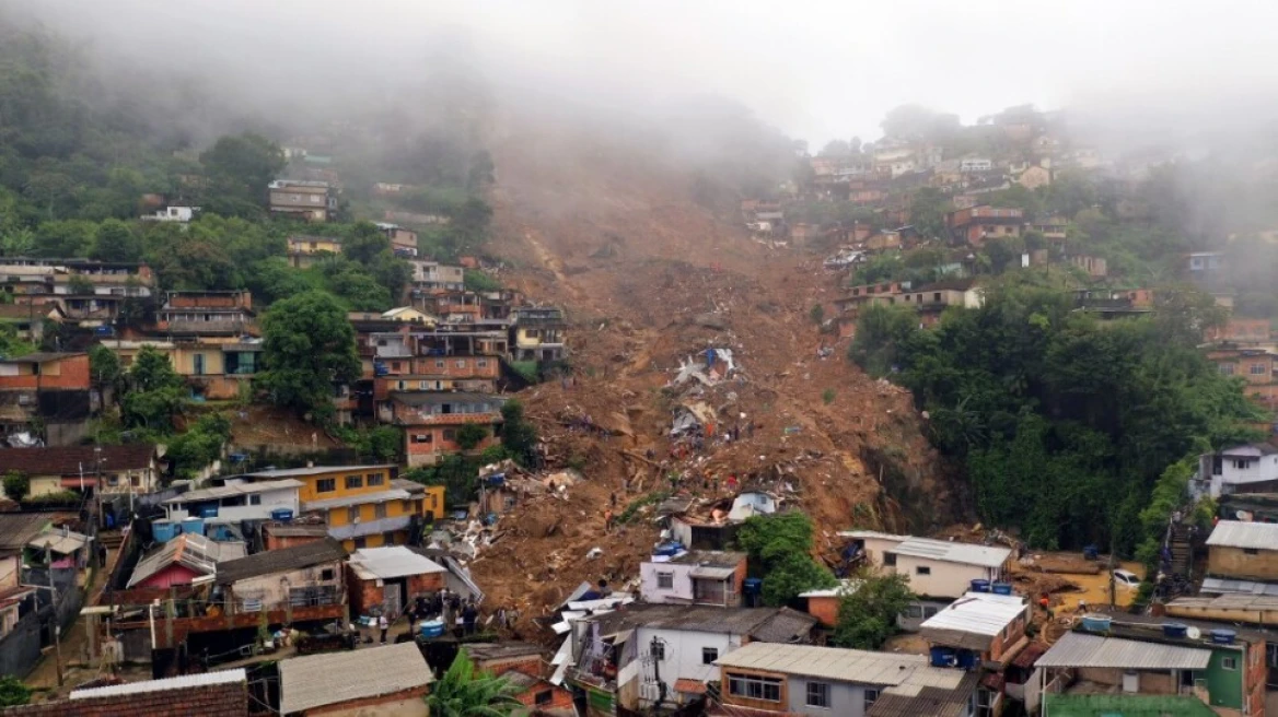Dy të vdekur dhe të paktën 30 të zhdukur nga rrëshqitjet e dheut në Brazil