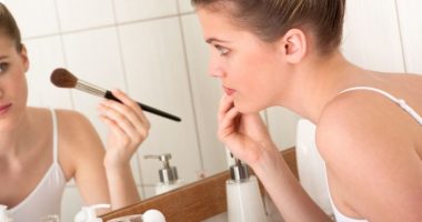 Përdorni këtë truk të vogël pas aplikimit të korrektorit, do t’ju japë një pamje rrezatuese