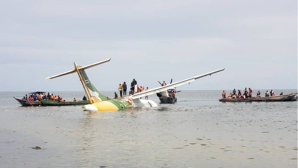 “U përpoqa të shpëtoja pilotët, por humba ndjenjat”, peshkatari hero flet pas rrëzimit të avionit në Tanzani