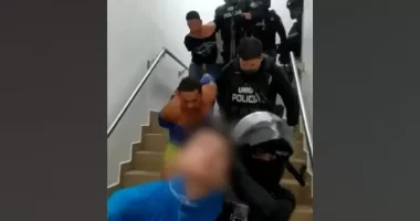 Persona të armatosur sulmojnë spitalin në përpjekje për të vrarë një adoleshent