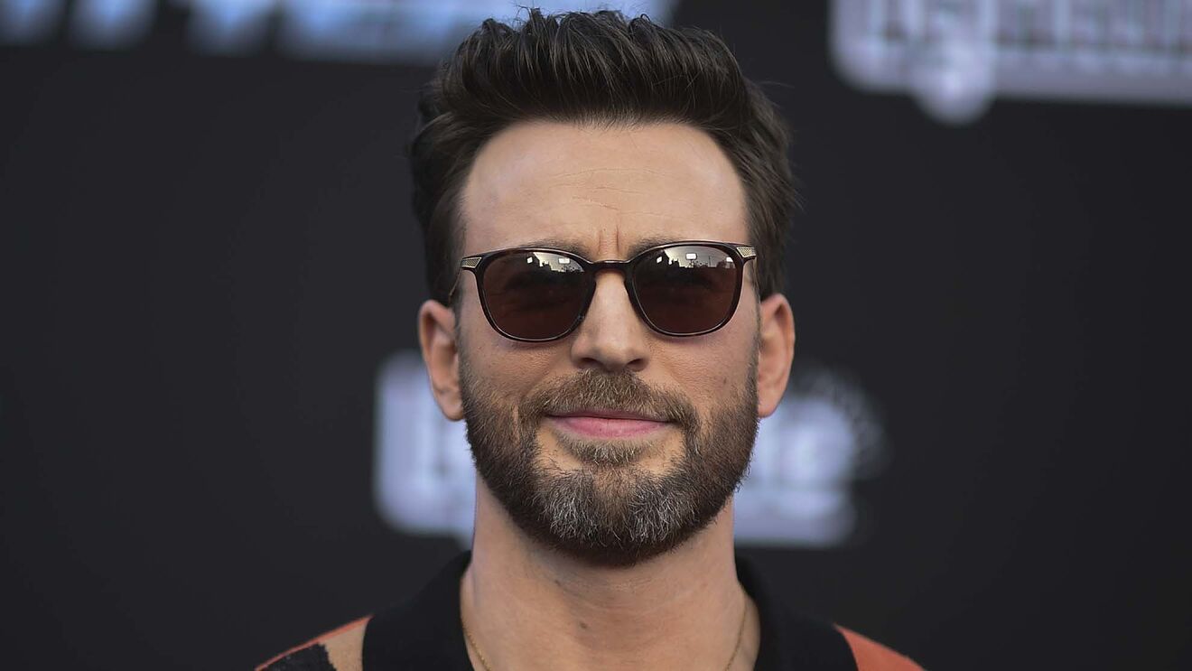 Burri më seksi për vitin 2022 nuk është më beqar, zbulohet me kë po del aktori i njohur