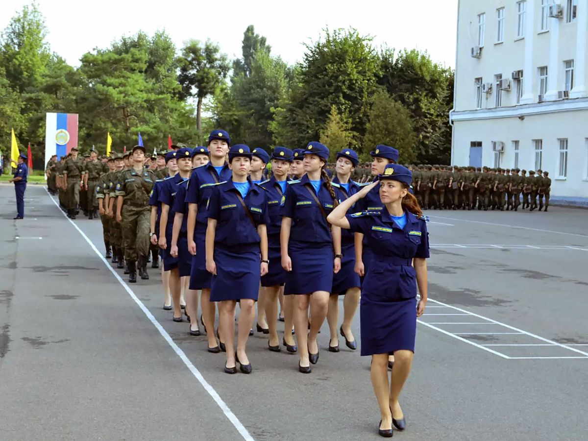 “Engjëjt e vdekjes” të Putinit, pilotet e ushtrisë ruse i bashkohen luftës, parakalojnë në kufirin ukrainas