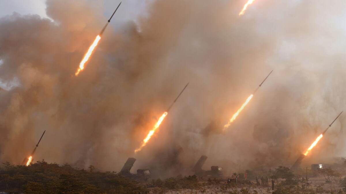 “Nxehet” situata, Koreja e Veriut dhe ajo e Jugut lëshojnë raketa në brigjet e njëra-tjetrës për herë të parë