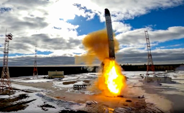 Putin do të testojë një raketë që mund të godasë Britaninë e Madhe në 6 minuta