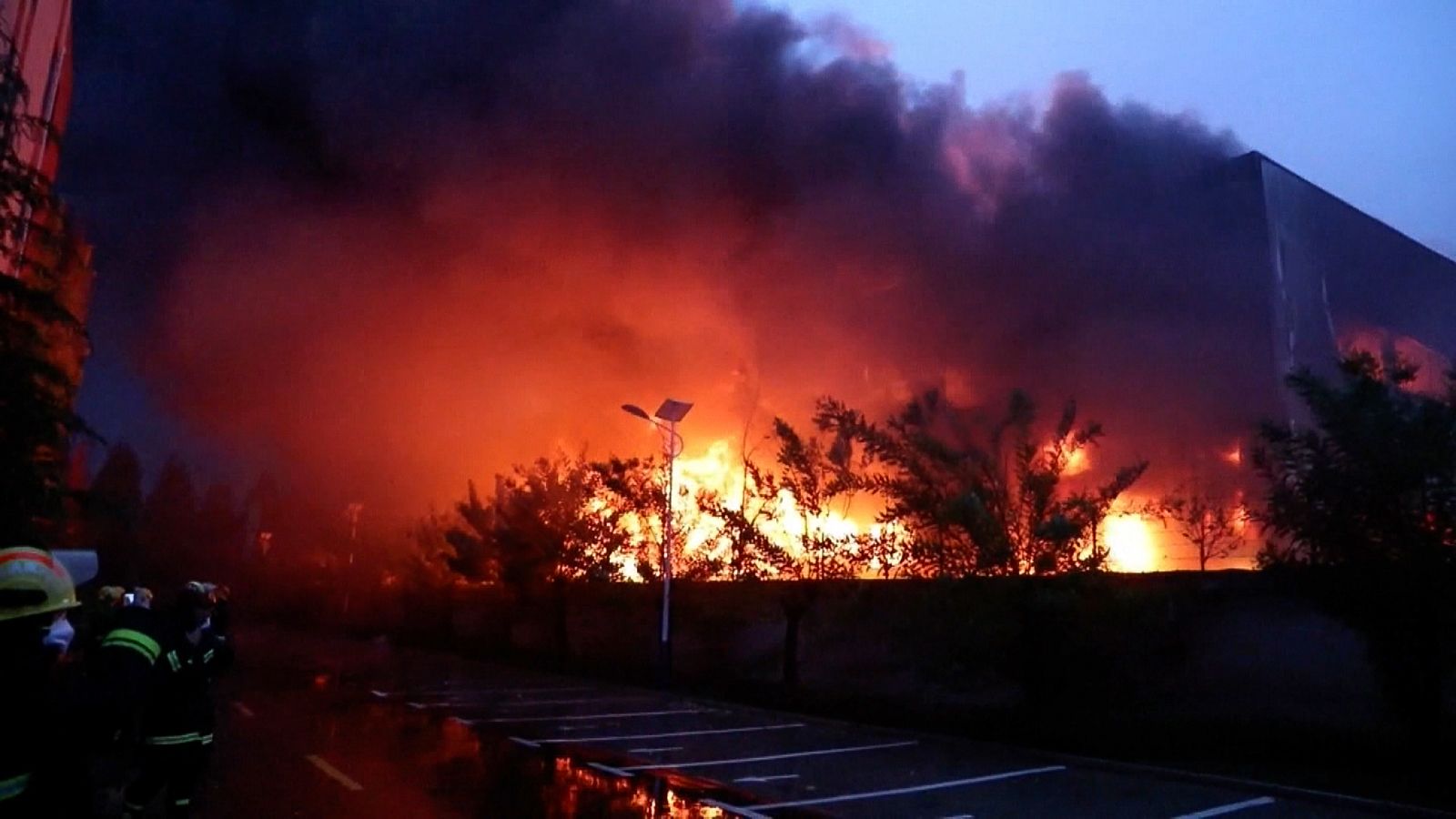Zjarr në një fabrikë në Kinë, 38 të vdekur