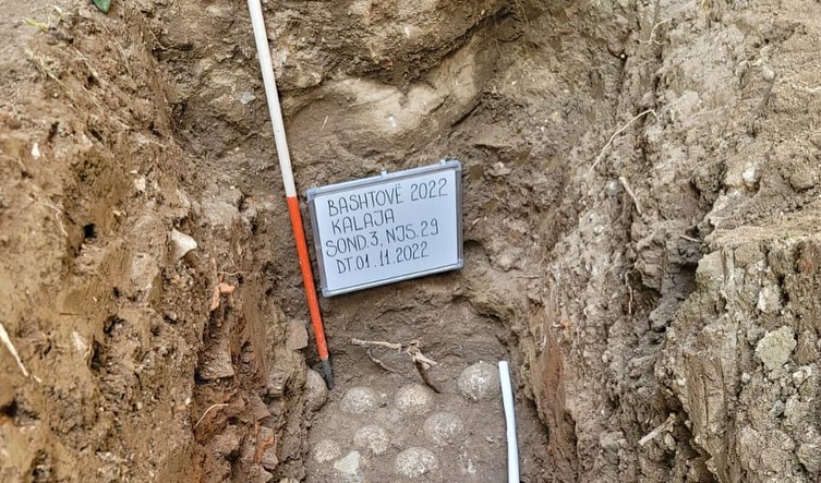 Gjetje të reja arkeologjike në kalanë e restauruar të Bashtovës