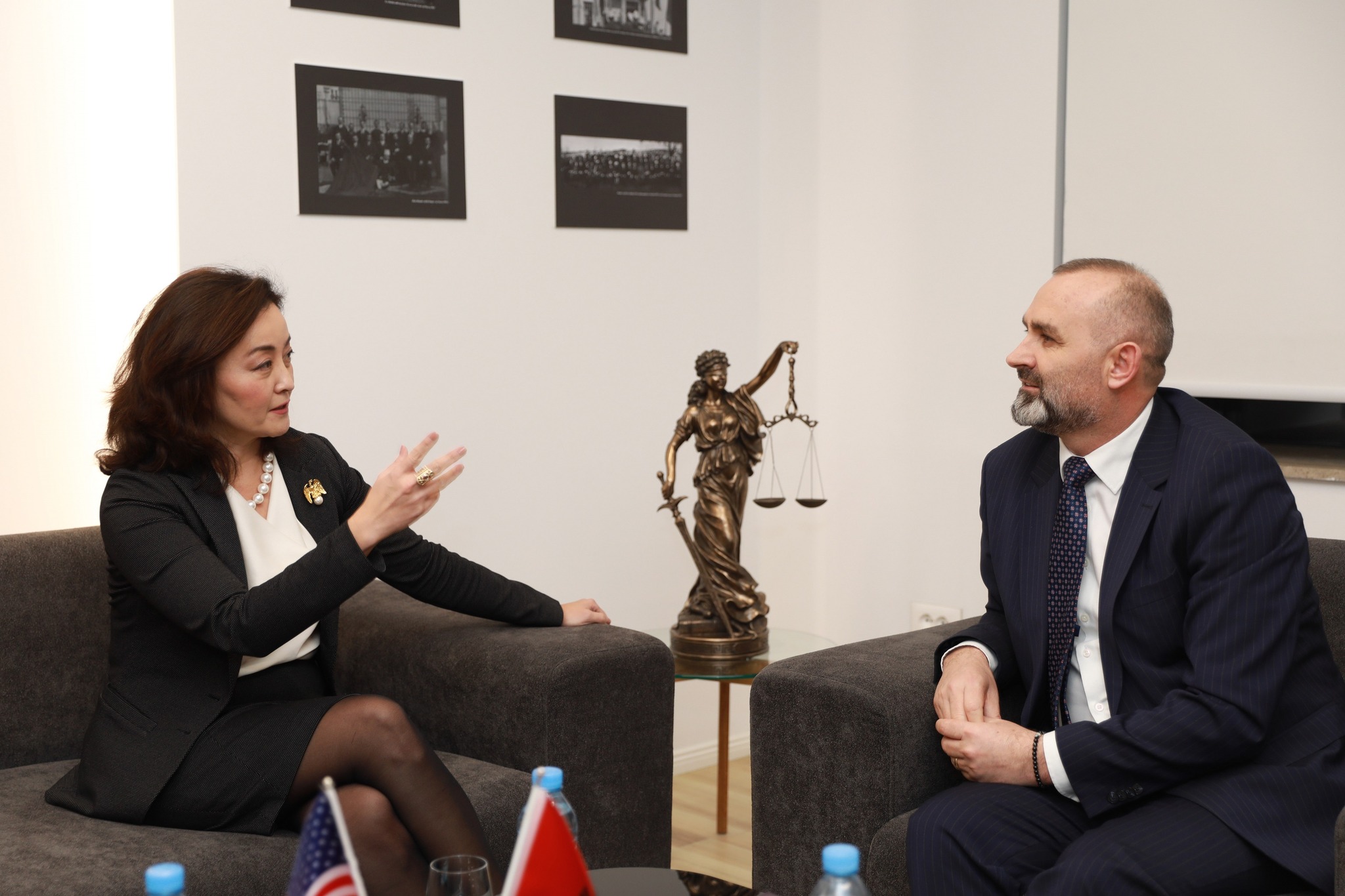 Reforma në drejtësi, Yuri Kim  takohet me Ulsi Manjën, zbardhet biseda