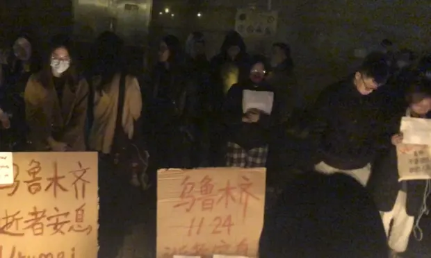 Protestat për masat anti-Covid në Kinë nuk kanë të ndalur, kërkohet dorëheqja e presidentit Xi