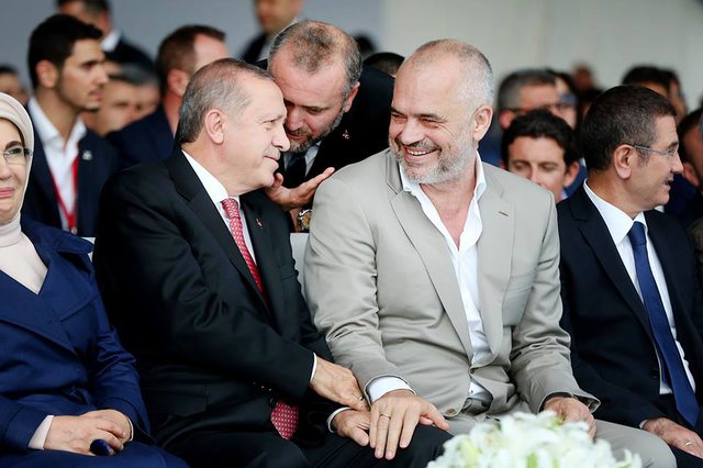 Edi Rama duartroket Erdogan për arritjet e tij