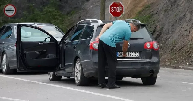 Policia e Kosovës në veri refuzon vendimin e qeverisë për targat: Nuk shpërndajmë fletushka qortuese