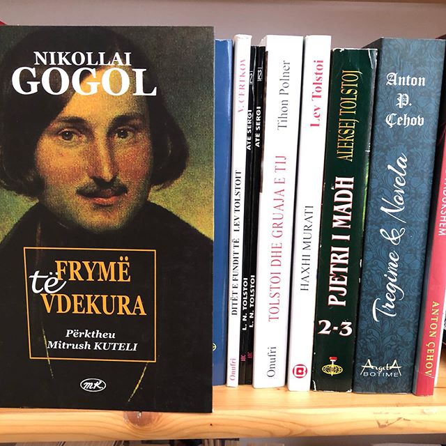 A është romani “Banorët e mjegullës” i gazetarit Saimir Lleshi një “Frymë të vdekura” të Nikollai Gogol?