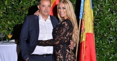 “Më rriti burri”, këngëtarja shqiptare: Më vjen shumë keq që nuk ka qenë i pari për mua