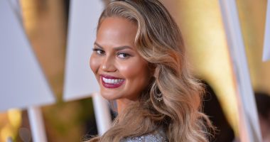 FOTO/Chrissy Teigen pozon e zhveshur para pasqyrës, pak para se të lindte fëmijën e tretë