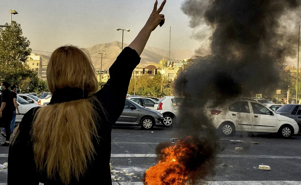 CNN: Forcat e regjimit në Iran po përdhunojnë protestuesit për të shtypur demostratat