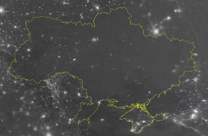 “Një vello e zezë mbi Tokë”, imazhet satelitore nga Ukraina pasi Rusia goditi rrjetin energjitik