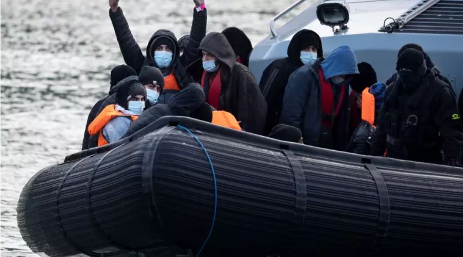 Gati marrëveshja, Mbretëria e Bashkuar dhe Franca vendosin të ndalojnë emigrantët të kalojnë Kanalin