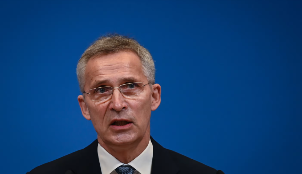 Stoltenberg: Tërheqja e trupave rusë është inkurajuese, por është ende herët për përfundime