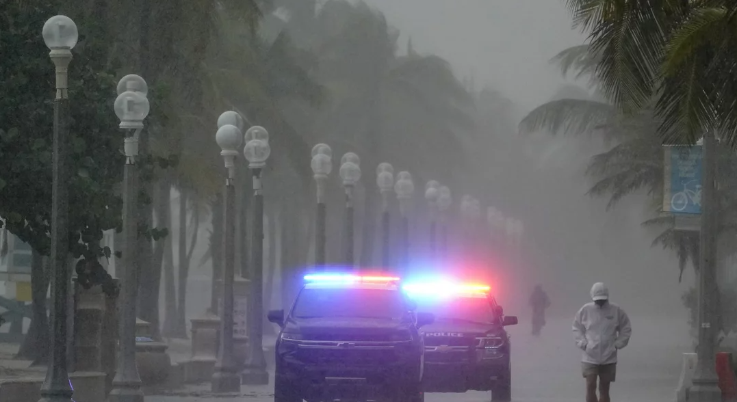 Florida goditet nga uragani Nicole, mijëra familje pa energji