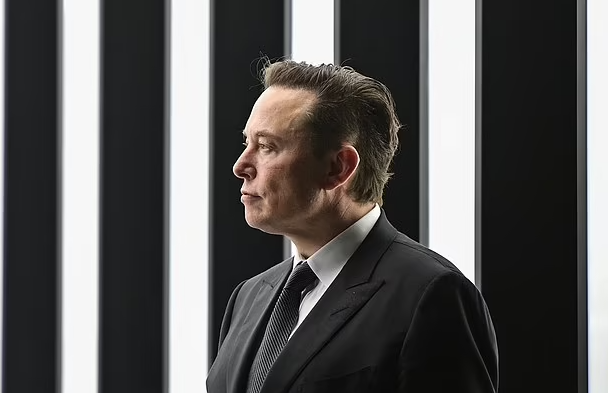 “Revolucioni” në Twitter nis nga nesër, Musk pritet të shkurtojë 50% të vendeve të punës