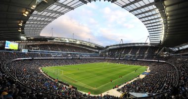 Një çift homoseksual luan në ekipin e Premier League. Futbollistët nuk duan ta thonë ende publikisht, por shokët e skuadrës e dinë