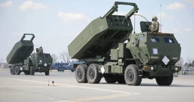 Pentagoni njofton kontratën për prodhimin e raketave HIMARS