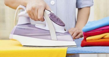 Mjafton të përdorni këtë gjë nga kuzhina, ky truk iu ndihmon t’i hekurosni rrobat shpejt