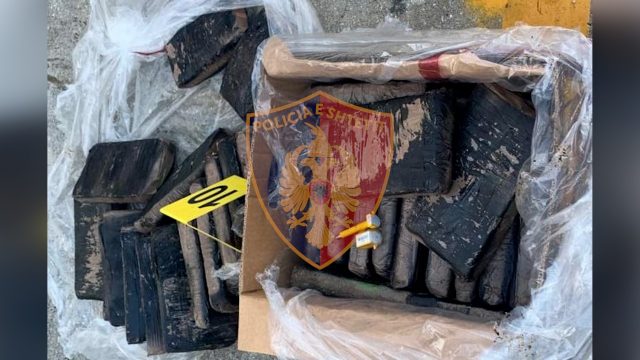 DETAJET/ Policia reagon për kokainën e kapur në Durrës: Tre në pranga, në kërkim presidenti kompanisë