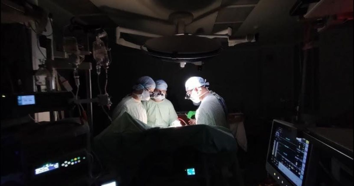 Ukraina në errësirë pas goditjeve ruse, kirurgët përdorin elektrik gjatë operacionit
