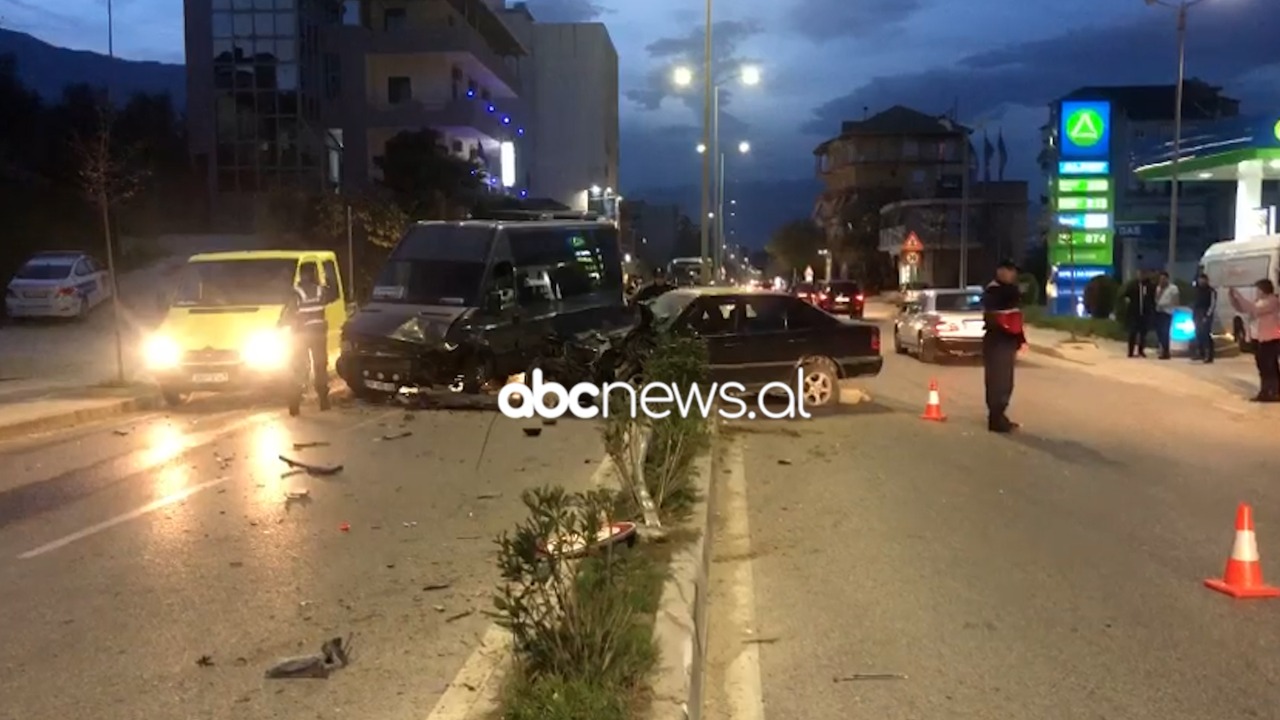 VIDEO/ Aksident pranë një pike karburanti në Gjirokastër, disa persona  të lënduar