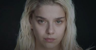 Arilena Ara thyen “tabutë” me këngën  e re, shfaqet pa pikë grimi në klip