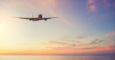 “Udhëtari i kohës” paralajmëron se avioni do të zhduket ndërsa fluturon mbi “Trekëndëshin e Bermudës” në ditën e Vitit të Ri