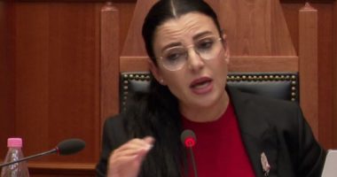 “I afërmi juaj zbatonte porositë e Enver Hoxhës”, Spaho dhe Balluku përplasen në Kuvend: Qen i lidhur tek karrigia