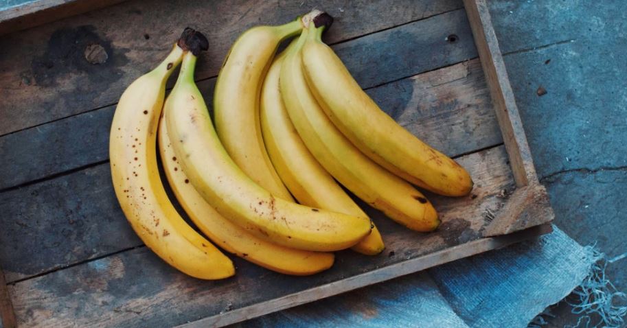 Mjekja ruse paralajmëron: Personat me këtë sëmundje nuk duhet të hanë kurrë banane