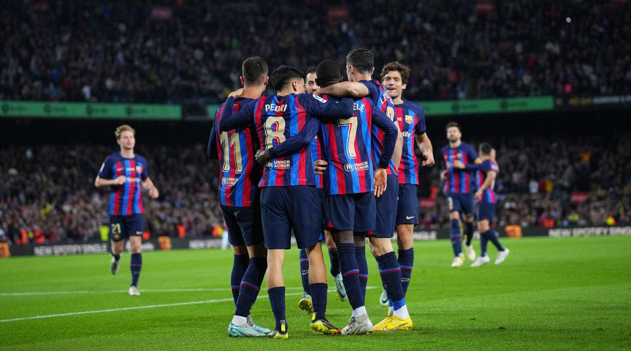 VIDEO/ Barcelona ia del ndaj Almeria, Pique largohet nga futbolli mes duartrokitjeve të Camp Nou