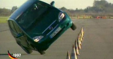 VIDEO/ Testi dhe “rrokullisja” e gazetarit që ndryshuan gjithçka tek Mercedes-Benz